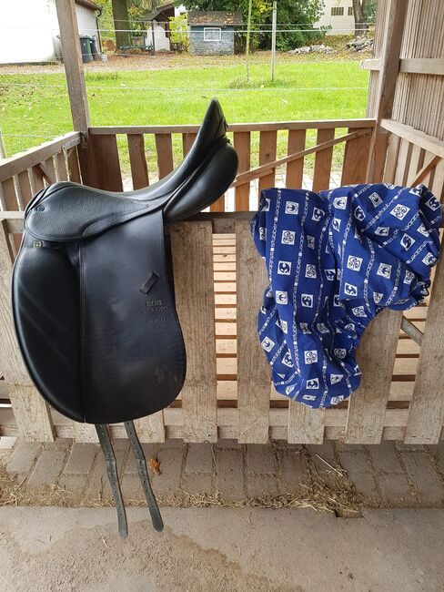 Stübben Genesis Dressursattel *Top*, Stübben Genesis, V.F., Dressage Saddle, Freiberg am Neckar 
