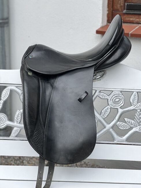 Stübben Maestoso Dressursattel 17,5 „ KW 32, Stübben Maestoso, Friederike Hansen, Dressage Saddle, Mittelangeln