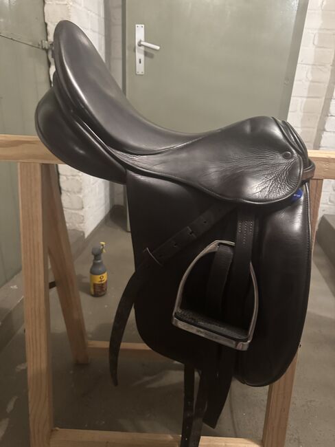 Stübben Mjestoso Dressursattel, Stübben Majestoso, Sarah, Dressage Saddle, Duisburg , Image 2