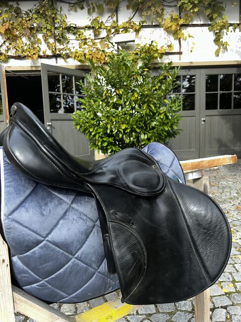 Stübben Scandica Spizial Springsattel, Stübben Scandica spezial , Magdalena Rackl, Jumping Saddle, Petting, Image 3