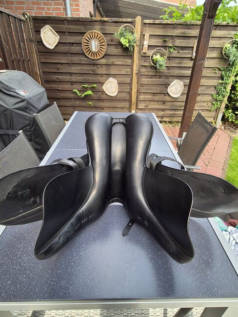 Stübben Tristan DL 17.5 S 2 Jahre alt, Stübben Tristan, NB, Dressage Saddle, Gütersloh, Image 3