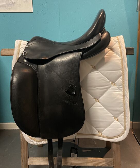 Stübben Virginia 17,5” | 31, Stübben Virginia , Saskia, Dressage Saddle, Vroomshoop