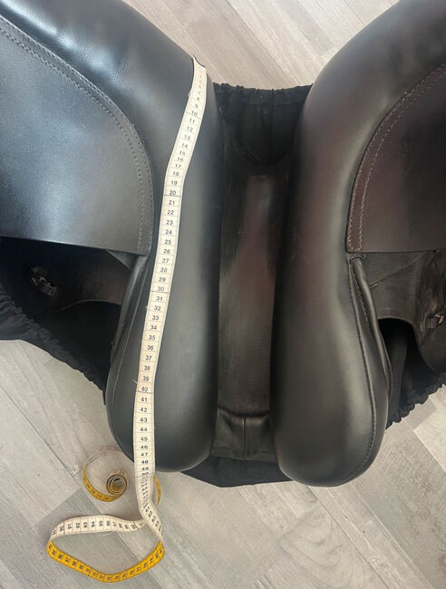 Schwarzer Dressursattel 17 Zoll 31 Kammer der Marke Hemano, sehr gepflegt, sehr guter Zustand! :), Hemano, Fabian Greinert, Privater Anbieter :), Dressage Saddle, Kempen, Image 3