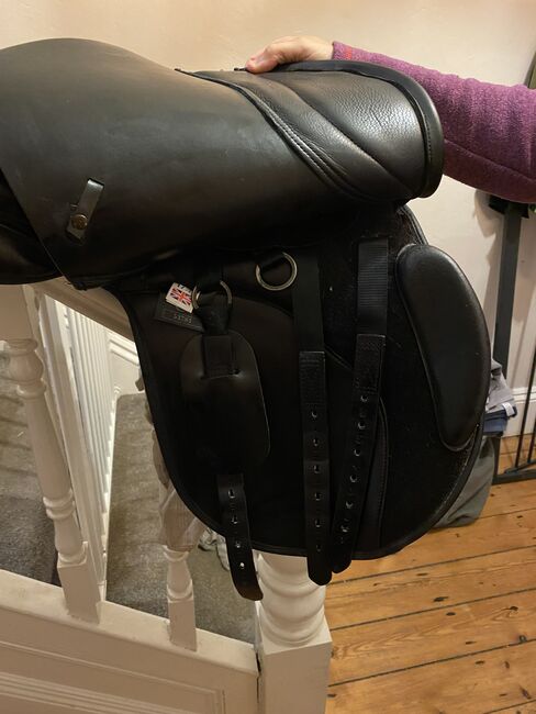 T8 black thorowgood saddle 17.5 inch, Thorowgood  T8 con leather thorowgood black saddle, Ellie Frow, All Purpose Saddle, Barnsley , Image 4