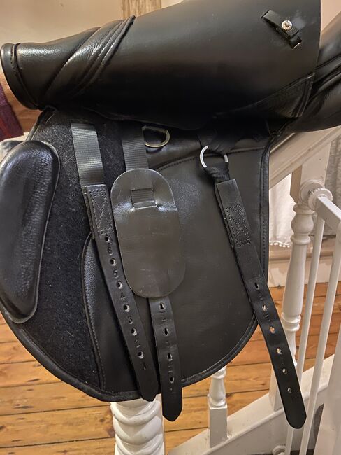 T8 black thorowgood saddle 17.5 inch, Thorowgood  T8 con leather thorowgood black saddle, Ellie Frow, All Purpose Saddle, Barnsley , Image 9