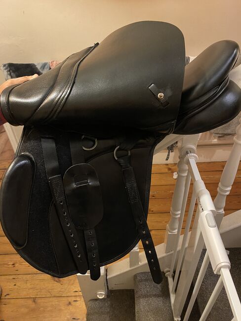 T8 black thorowgood saddle 17.5 inch, Thorowgood  T8 con leather thorowgood black saddle, Ellie Frow, All Purpose Saddle, Barnsley , Image 10