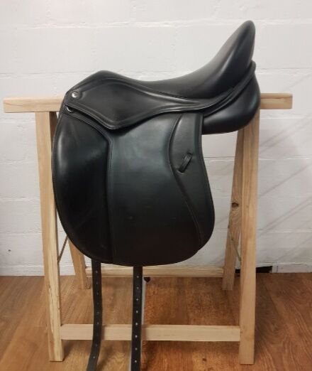 Verkaufe   Dressursattel Sattlerei Preiss, Preiss  MSP Dressursattel, Pinzgauer, Dressage Saddle, Rheinfelden 1