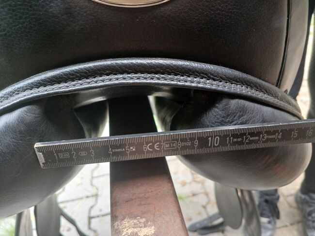 Verkaufe sehr bequemen und gut erhalten Dressursatten in 17 Zoll, rebekka gros, Dressage Saddle, hattenheim, Image 6