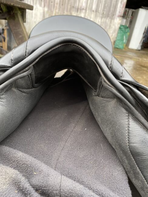 Thorowgood T8 high wither black 17.5 saddle, Thorowgood T8, Nadia Thomas , All Purpose Saddle, Swansea , Image 2