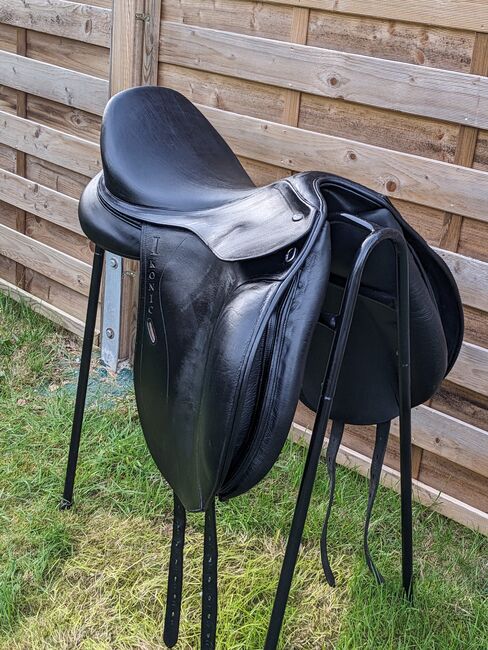 ***TOP*** Ikonic Evolution Dressursattel 18 Zoll Kammerweite M, DEV06, Ikonic Evolution, Line Backsen, Dressage Saddle, Hamburg