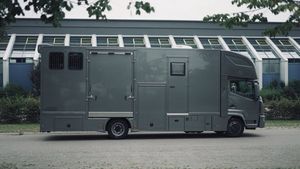 Pferdetransporter 5 Eingetragene Sitzplätze Viehtransporter Klima, Dickenherr Renault D2 Renault D2 Dickenherr, Gerhard Strobel (Dickenherr Trucks und Trailers), Przyczepa konna, Baden-Württemberg - Unterschneidheim, Image 8