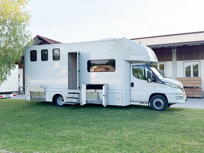 Pferdetransporter 7,5t 3 Pferde /Wohnung Iveco Daily 210PS Automatik Wohnmobil Viehtransporter, Dickenherr Dickenherr, Gerhard Strobel (Dickenherr Trucks und Trailers), Przyczepa konna, Baden-Württemberg - Unterschneidheim