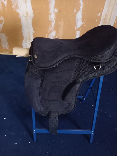 baumloser Sattel HKM, HKM Baumloser Sattel , Miriam Ferderer , Treeless Saddle, Hachenburg, Image 8