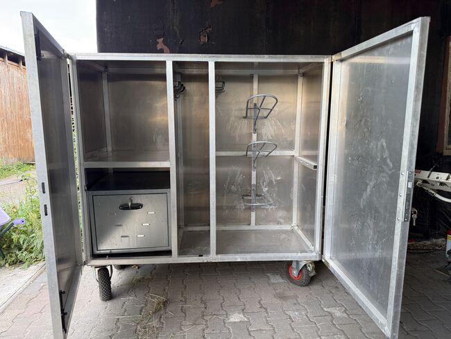 Turnierschrank, sattelschrank, Keine, Annette Wolter, Sattelschrank / Bundeswehrschrank, Dortmund