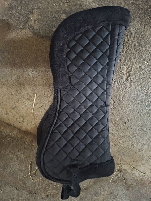 Gebrauchtes Sattelpad / Korrekturpad mit Lammfell-Optik - Schwarz, Michelle wilms , Other Pads, Utzenaich 