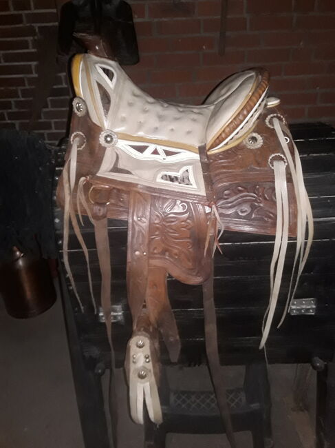 Aussergewöhnlicher seltener Westernsattel, Antik,Deko,aufarbeiten!?, XYZ, Western Saddle, Groß Wittensee