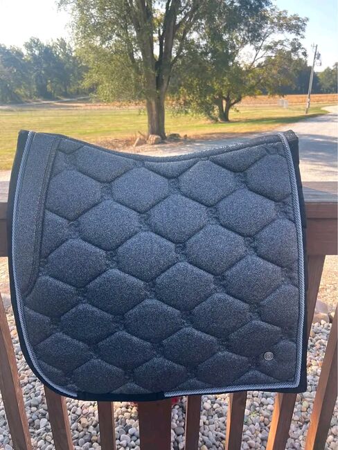 Used only once, in excellent condition and completely cleaned. Silver sparkle cob size dressage pad., Silver sparkle cob size dressage pad. Silver sparkle cob size dressage pad., Evana, Czapraki, Birmingham , Image 5