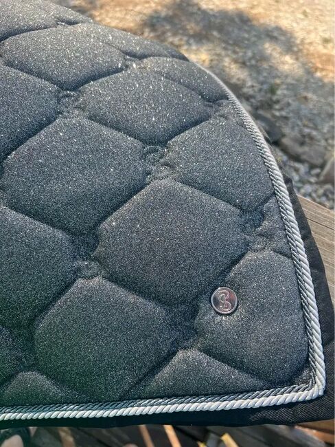 Used only once, in excellent condition and completely cleaned. Silver sparkle cob size dressage pad., Silver sparkle cob size dressage pad. Silver sparkle cob size dressage pad., Evana, Czapraki, Birmingham 