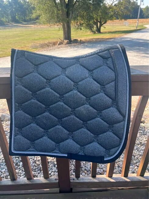 Used only once, in excellent condition and completely cleaned. Silver sparkle cob size dressage pad., Silver sparkle cob size dressage pad. Silver sparkle cob size dressage pad., Evana, Czapraki, Birmingham , Image 4