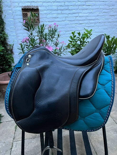 Schöner Dressursattel vom Typ Minos, Sommer Minos, Vera Lagerweij, Dressage Saddle, Herzogenrath