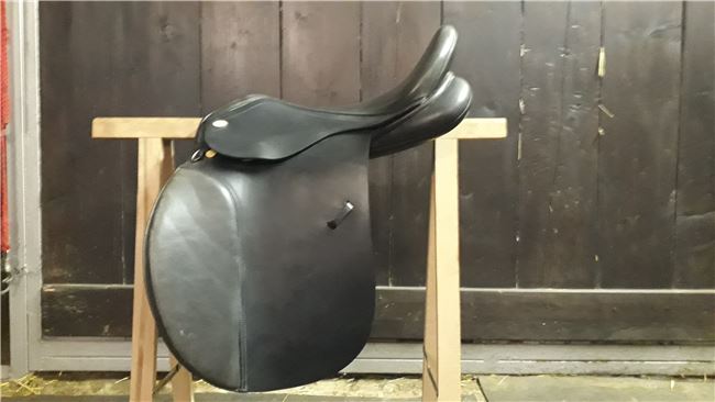 Schöner Dressur Sattel / Lizardo, Lizardo Salzburg, Corinne Cazes, Dressage Saddle, Linz, Image 2