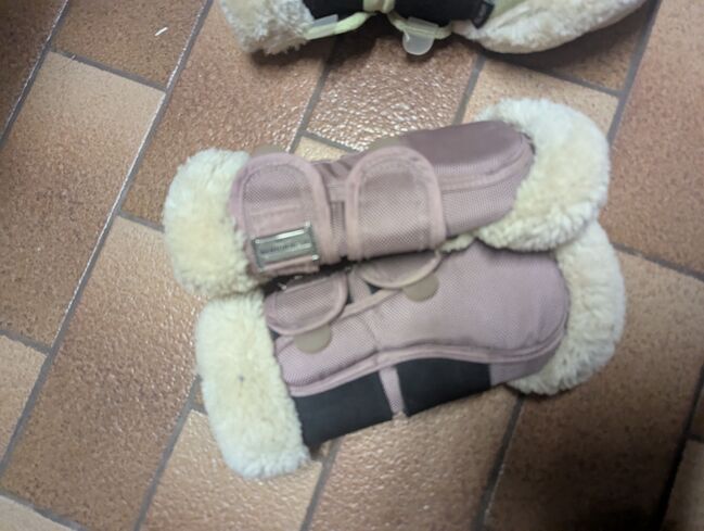 Verschiedene Gamaschen, Xenia Beß , Tendon Boots, Eckental , Image 11