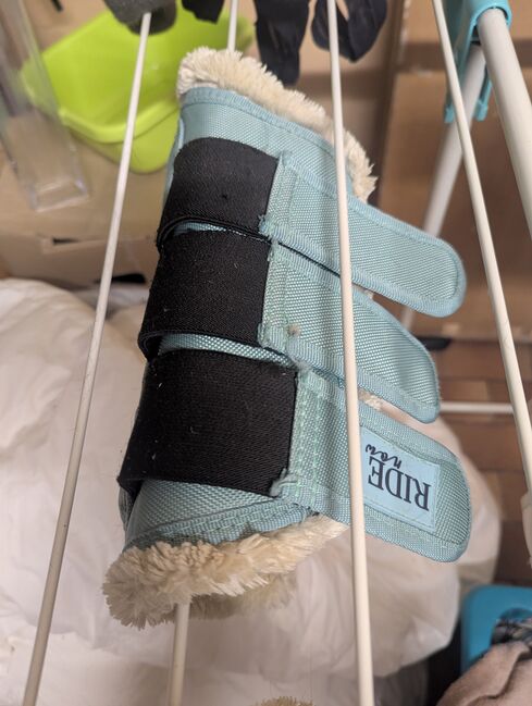 Verschiedene Gamaschen, Xenia Beß , Tendon Boots, Eckental , Image 14