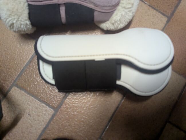Verschiedene Gamaschen, Xenia Beß , Tendon Boots, Eckental , Image 10