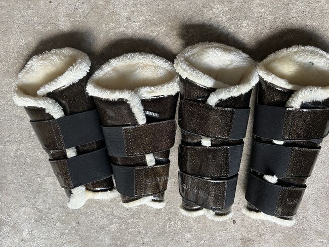 Verschiedene Gamaschen WB, Verschiedene , Uschi Nowlan, Tendon Boots, München, Image 7