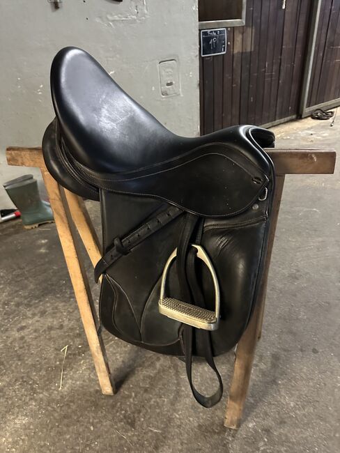 Velicea Phoenix Dressursattel 17,5'', Velicea Phoenix, Michaela Müller (Reitschulzentrum Hardtwald), Dressage Saddle, Bad Homburg, Image 2