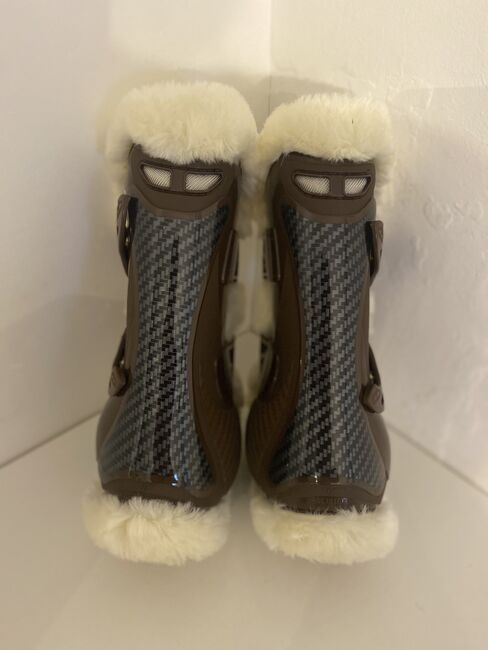 Veredus sheepskin tendon boots, Veredus, Kirsty, Tendon Boots, Monmouthshire, Image 5