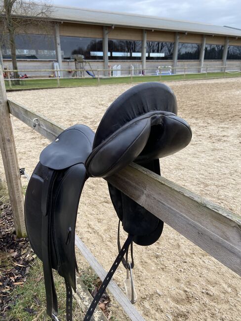 Verkaufe Dressursattel Competitor der Firma Country, Country, Celine, Dressage Saddle, Manching , Image 3