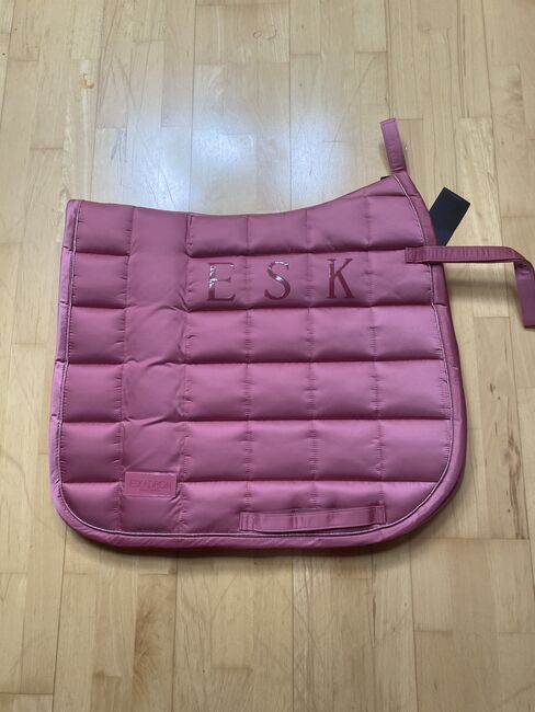 Verkaufe Eskadron Schabracke Big Square Glossy Rouge, Gr. Dressur, Neu, Eskadron Big Square Glossy, Jasmin, Dressage Pads, Otterfing, Image 2