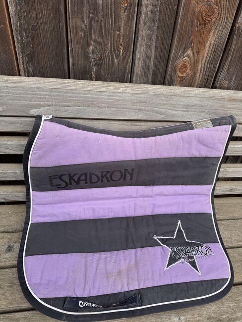 Verschiedene Dressurschabracken, Eskadron, Hv polo, felix bühler, Selina, Schabracken, Mariaposching, Abbildung 2