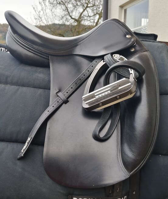 Sehr schöner klassischer Dressursattel von Amerigo 17" top Zustand, Amerigo  Basso, Katja Presch, Dressage Saddle, Sankt Koloman