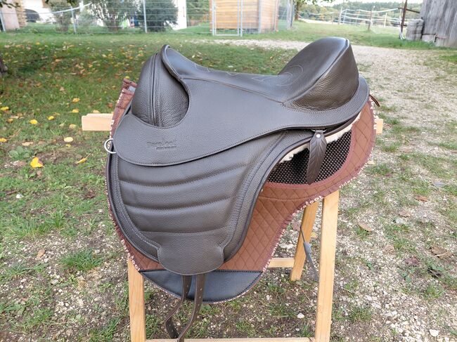 Vielseitigkeitssattel Barefoot® PRO 'Cheyenne' Leder + zugehöriges Sattelpad Spezial, Barefoot® Cheyenne PRO , Julia Häderer , Vielseitigkeitssattel (VS), Illerrieden