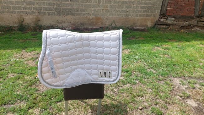 Weisse turnier schabracke, Felix Bühler , Nicola , Dressage Pads, Leese