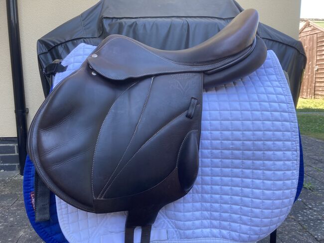 Voltaire Lexington jump saddle, Voltaire  Lexington , Tiffany Rix, Springsattel, Gloucester , Abbildung 6