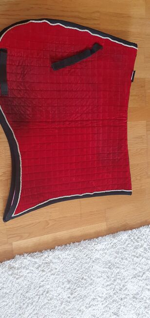 waldhausen Antikschabracke samt rot, waldhausen Antikschabracke samt dressur rot, Liane Müller, Dressage Pads, Römerstein