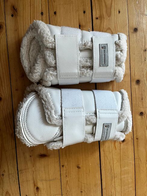 Waldhausen Dressur Soft Gamaschen – Weiß – Größe M, Waldhausen Gamasche Dressur Soft, Sarah K., Tendon Boots, Kassel