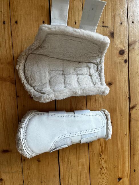 Waldhausen Dressur Soft Gamaschen – Weiß – Größe M, Waldhausen Gamasche Dressur Soft, Sarah K., Tendon Boots, Kassel, Image 4