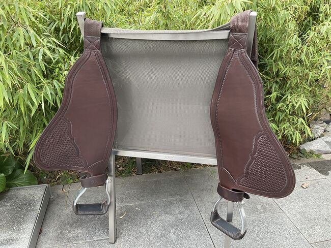 Westernfender mit Steigbügel in braun, Thor Equine, Ann-Kathrin Weber, Saddle Accessories, Waldbronn, Image 12