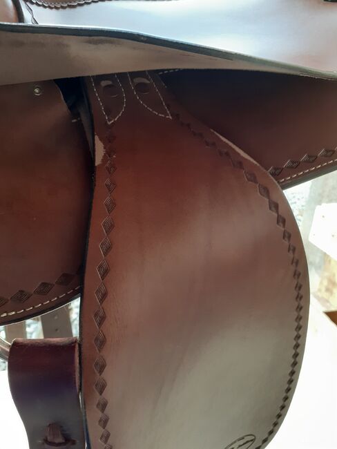 Westernsattel von AK Saddlery, AK Saddlery  Modell 81 mit einem S3 Baum dunkelbraun mit Raute Passform XFQ 60cm Länge, Mona, Western Saddle, Furth im Wald , Image 6