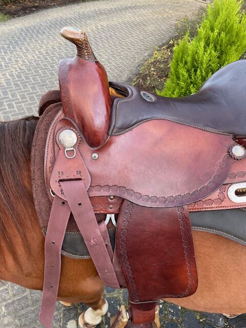Westernsattel Deuber "antik" Short Model - aufgarbeitet für im Arabertyp stehende Pferde, Deuber & Partner Model Holzbaumsattel NP 3.900 € Reiner / Allrounder Westernsattel extra kurzes Model, Angela , Westernsattel, Windhagen