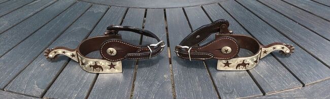 Westernsporen mit Sporenriemen, STONEDEEK Sporen Pleasure, Shadow, Spurs & Spur Straps, Marktleuthen