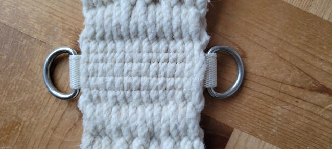 White Mohair Cinch Girth, Jacqueline, Sattelgurte, Strathdon, Aberdeenshire, Abbildung 4