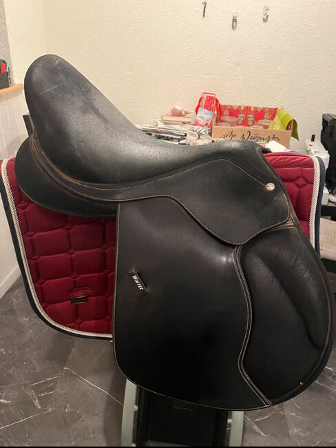 Wintec 17 Zoll Springsattel schwarz, Wintec Jump, Manuela G., Jumping Saddle, Schallbach, Image 4