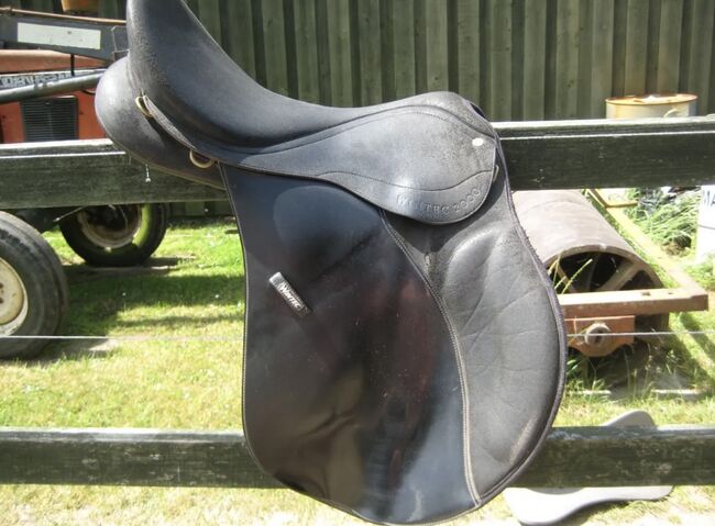 Wintec 2000 GP Saddle. 17.5” Black. Blue gullet., Wintec GP, Tracey Culley, All Purpose Saddle, Thatcham