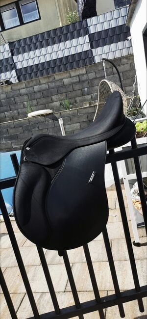 Wintec Vielseitigkeitssattel CAIR 17 Zoll – neuwertig, Wintec  Vielseitigkeitssattel mit CAIR, Verena , Lambskin Pad, Eitelborn 