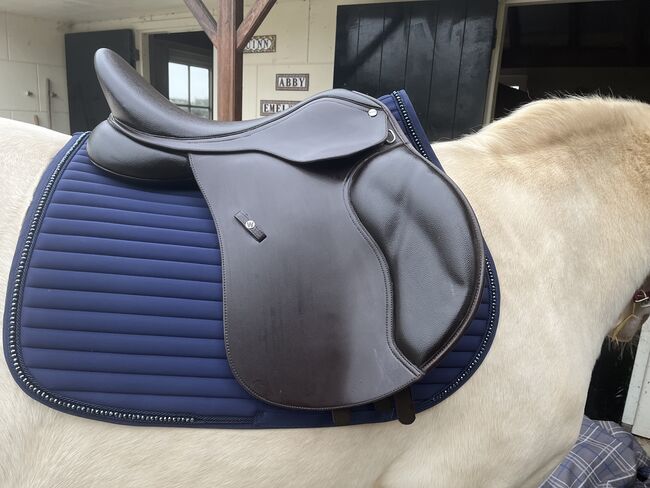 Wintec saddle 17 inch, Wintec , Zoe Splinter, Jumping Saddle, Hoorn, Image 2